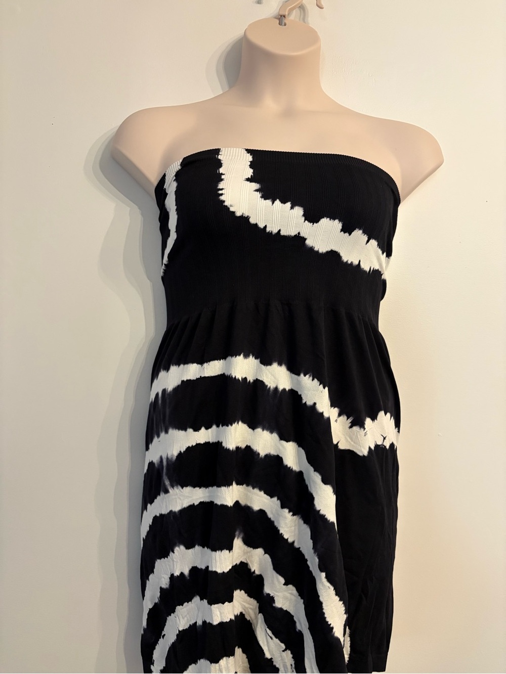 Y2K M/L Strapless Black & White Tie-Dye Maxi Dress